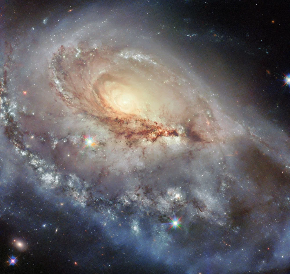 عکس خوشنمایی از کهکشان NGC 1961 برای الهام در طراحی داخلی
