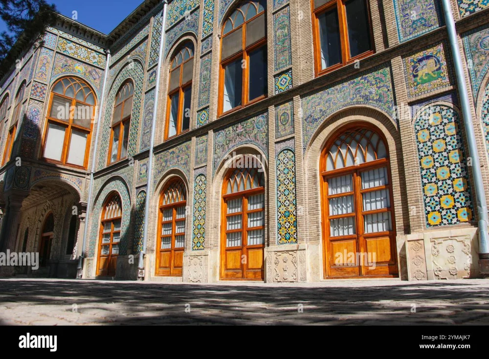 معماری ایرانی در کاخ گلستان با استفاده از گنبد و ایوان