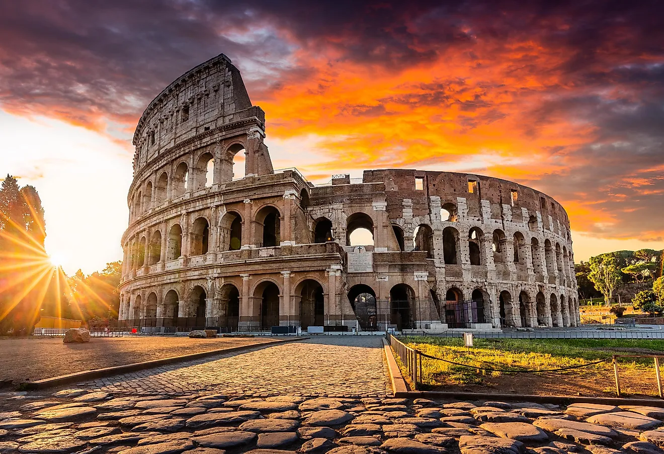 معماری مدرن با استفاده از مصالح جدید و طراحیهای هندسی