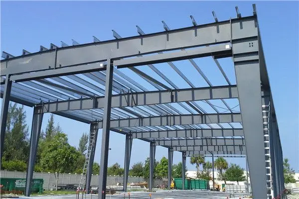 نمونهای از استفاده از مدلسازی اطلاعات ساختمان (BIM) در طراحی سازه ساختمانهای تجاری