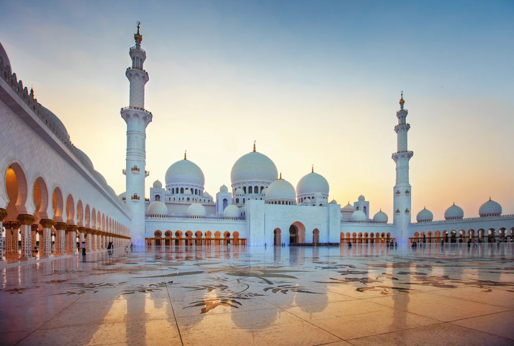 مسجد شیخ زاید در ابوظبی با ترکیب معماری اسلامی و مدرن