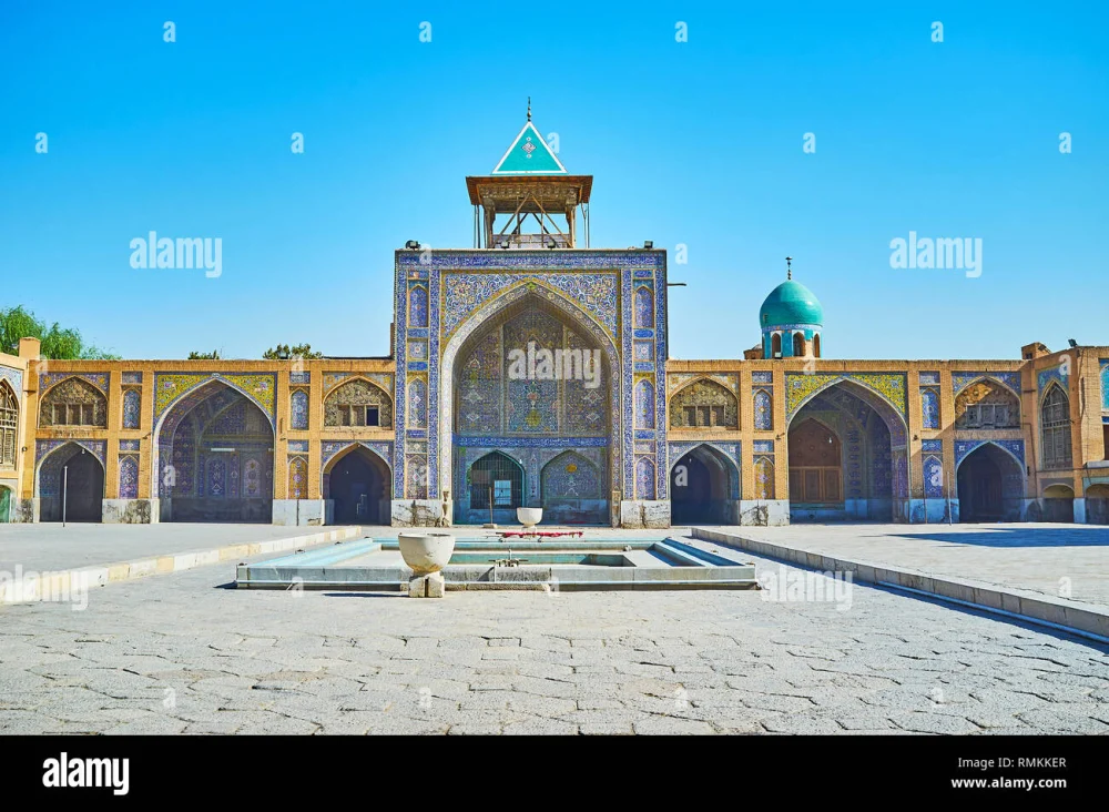 مسجد سید، یکی از مهمترین آثار معماری دوران قاجار در اصفهان که با کاشیکاری سنتی ایرانی و طراحی دقیق شناخته میشود