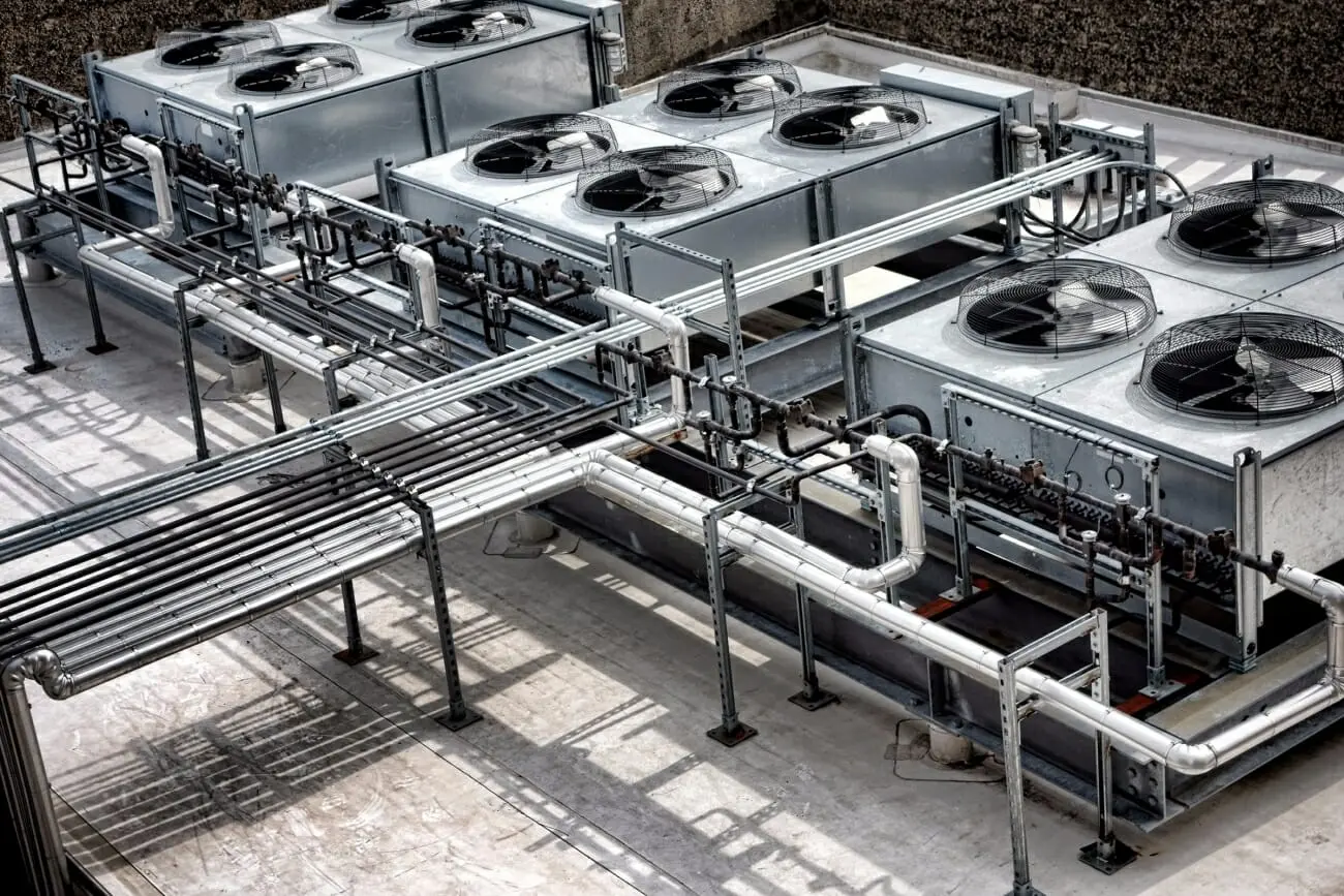 سیستم HVAC با واحدهای گرمایشی و سرمایشی در ساختمان
